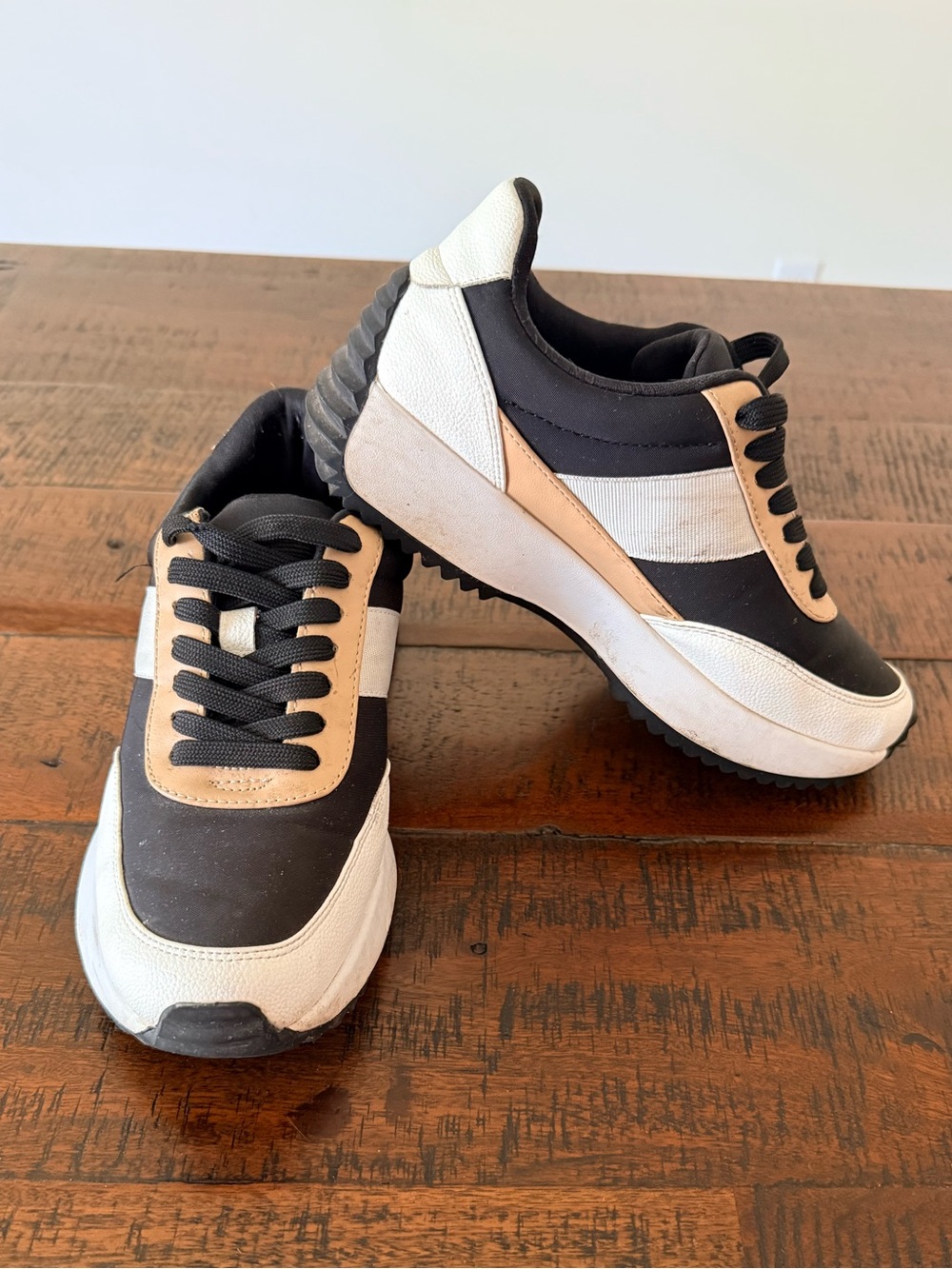 Multi Color Lace-Up Casual Sneakers - Stylish Everyday Comfort SZ.7.5